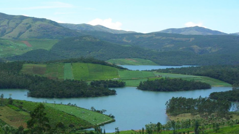 the Emerald Lake is a famous place to visit in Ooty